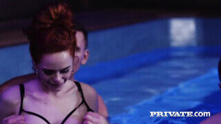 Private - Barbie Sins lovagol a termetes faszon