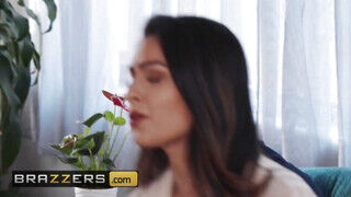 Brazzers - Katana Kombat a csinos kolumbiai milf