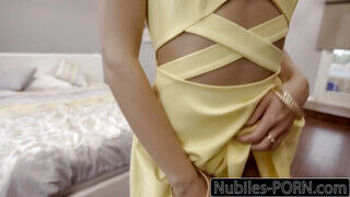 Riley Reid lovagol a termetes faszon