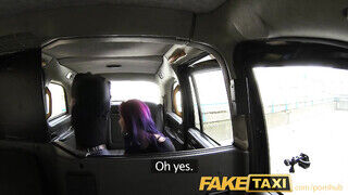 Rocker gádzsi hátsó bejáratba kefélve a taxiban
