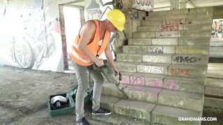 Termetes tőgyes érett nő kúrel a melóssal