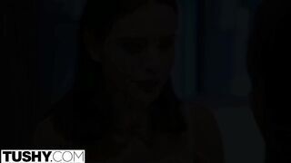 Lana Rhoades popóját egy barna fickó döngeti