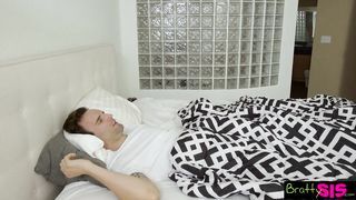Perverz tinédzser csaj a nevelő faterjával szexel