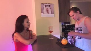 18 éves tinédzser kefélése a bárban