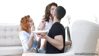 X-Sensual - Cornelia Quinn és Karry Slot édeshármasban kettyintenek