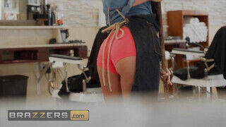 Brazzers - Marilyn Sugar a örömlány fodrász