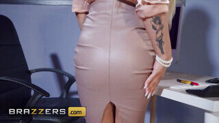 Brazzers - Skyler Mckay a fullos titkárnő milf