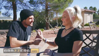 Brazzers - Danielle Derek az óriás cickós mami