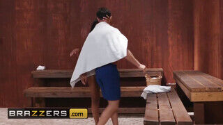 Brazzers - Jenna J Foxx és Desiree Dulce a szaunában kúrnak