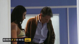 Brazzers - Danni Rivers idősebb ürgével kamatyol
