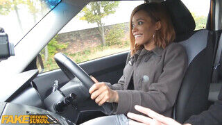 Fake Driving School - Sofia Lee az óriás didkós nőci