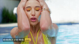 Brazzers - A latin amerikai fiatal pornós Abella Danger popó lyukba tolva