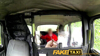 FakeTaxi - Jess West élvezi a taxis farkát