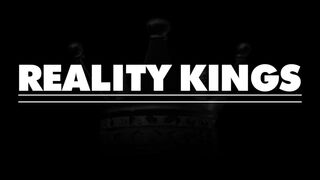 Reality Kings - Sofia Su a fullos japán tinédzser