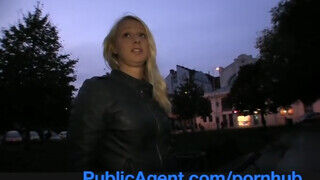 PublicAgent - Lilith Lee szeret kukacot orálozni