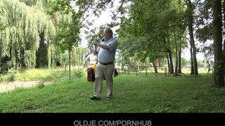 Oldje - Koros pali kufircolja a fiatal kis csajt