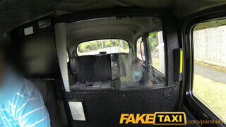 FakeTaxi Girl - tetovált szuka kíméletlen baszást kap
