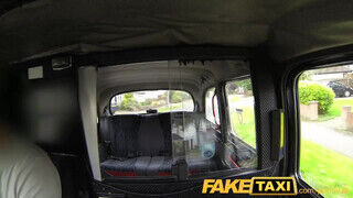 FakeTaxi - kis vöröske bármit megtesz a pénzért