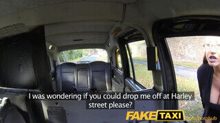 FakeTaxi - gigászi tőgyes Milf szétbaszatja magát a Taxiban