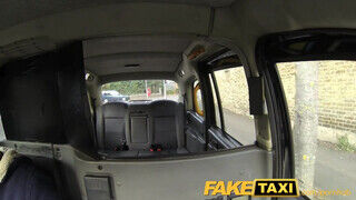 FakeTaxi - kolumbiai nőci fenékbe is bevállalja