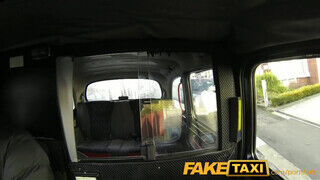 FakeTaxi - angol világos szőke vagina istenien cidázza a fügyit