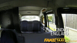 FakeTaxi - nagy fenekű nőci kettyinteni akar