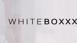 WHITEBOXXX - Vinna Reed kupakol a személyi edzőjével