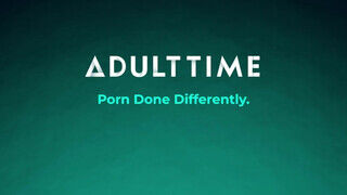 ADULT TIME - óriási kannás világos szőke gigászi keblű barnával ollózik és kufircol