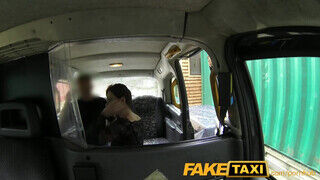 FakeTaxi - Tina Kay a taxiban dug