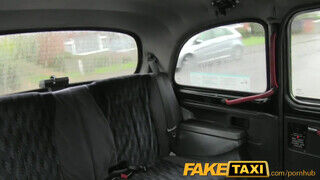 FakeTaxi méretes mellek és szopós száj