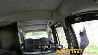 FakeTaxi - isteni testű világos szőke csajszika szeret szexelni
