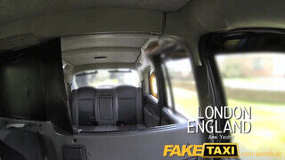 FakeTaxi - begerjedt úrnő termetes hímvesszőt akar