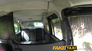 FakeTaxi brazil pár egymásnak esik a hátsó ülésen