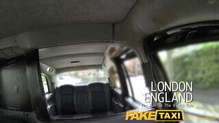 FakeTaxi gigászi csöcsök és egy gigantikus szőrös cunci