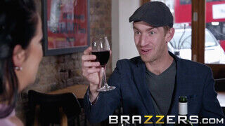Brazzers - Anissa Jolie élvezi a méretes kárót