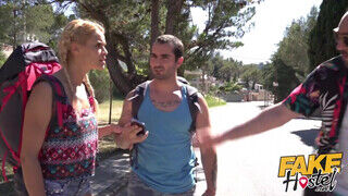 Dupla fickó bassza a turista sunát - Fake Hostel