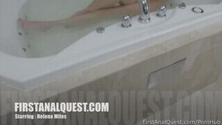 Helena Miles segglyukba is szereti - First Anal Quest