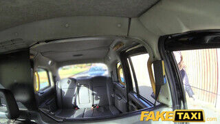 FakeTaxi Valentina Bianco herégi tolva popóba