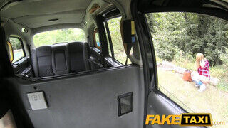 FakeTaxi óriás tőgyes világos szőke nőci megkúrva