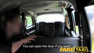FakeTaxi cukker tinédzser extra hatalmas csöcsökkel
