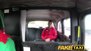 FakeTaxi megbaszható angyalok a taxiban