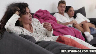 Reality Kings - Apolonia Lapiedra élvezi a vastag rúdat
