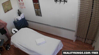 Reality Kings - Yuki Mori a szajha masszőr