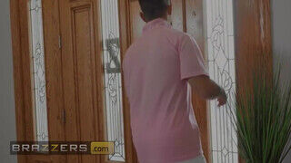 Brazzers - Katie Kush a szomszéd hapsival kúr