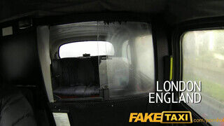 FakeTaxi - termetes cickós debella csajszi a taxiban