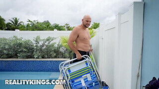 Reality Kings – Yum Thee Boss a gigantikus keblű barna milf