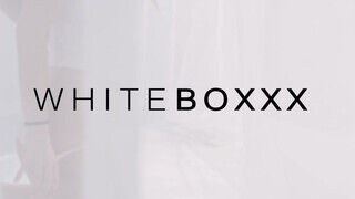 WHITEBOXXX - Világos Szőke tinédzser bige extra masszázst kap