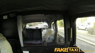 FakeTaxi - Csöcsös félvér maca megdöngetve