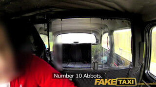 FakeTaxi - Jess West orálozza a taxist