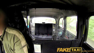 FakeTaxi - Vékony gádzsi lovagol a taxison